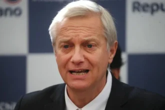 Kast propone auditoría y reformas para funcionarios con licencias médicas