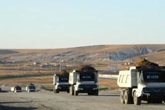100 camiones eléctricos sin conductor operando en mina de China