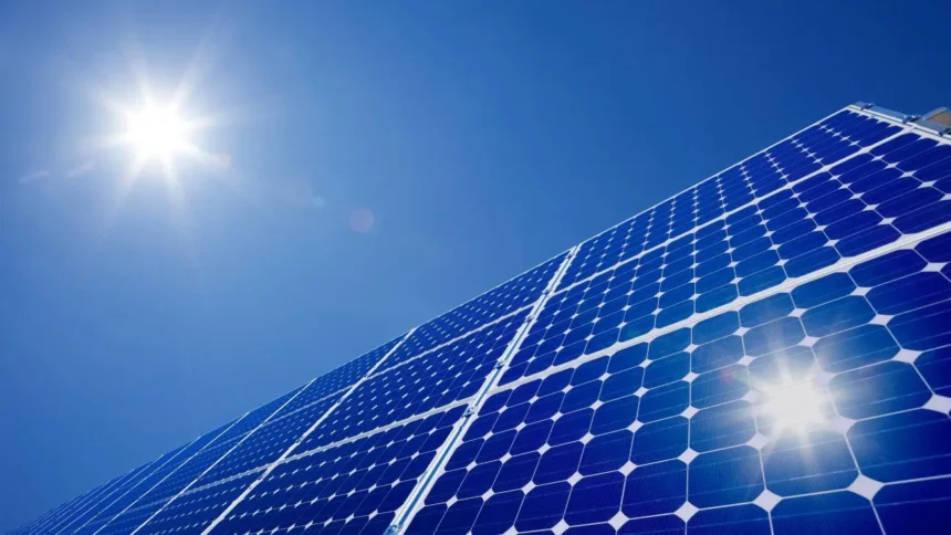 Chile lidera en energía solar con más de 10.680 MW instalados