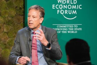 Renuncia inesperada de CEO en Rio Tinto: Liderazgo marcado por el cambio y reacciones del mercado