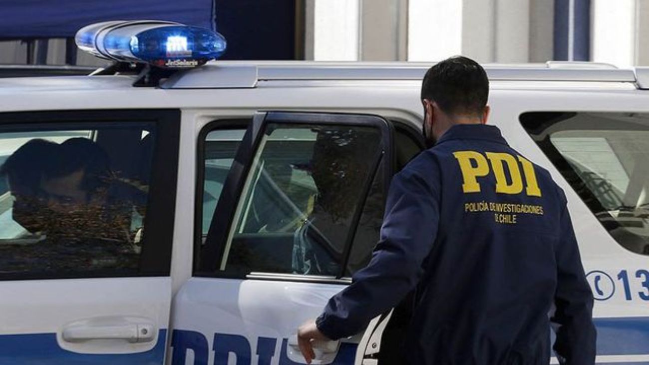 Tres extranjeros detenidos por venta de tecnología robada en Estación Central Tres extranjeros detenidos por venta de tecnología robada en Estación Central