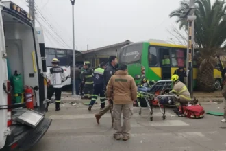 Colisión de microbuses en Limache deja 11 heridos: labor coordinada