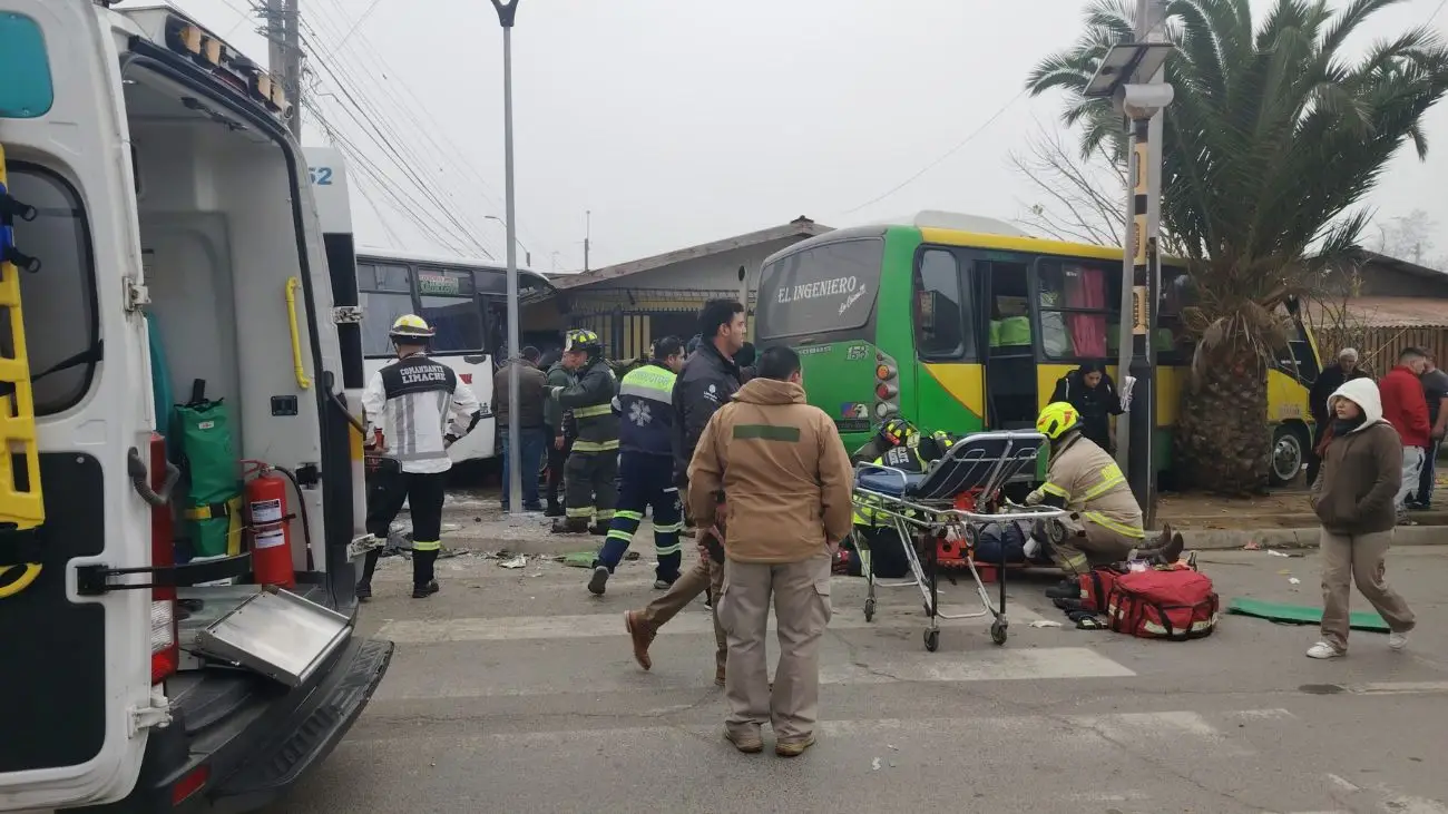 Colisión de microbuses en Limache deja 11 heridos: labor coordinada Colisión de microbuses en Limache deja 11 heridos: labor coordinada