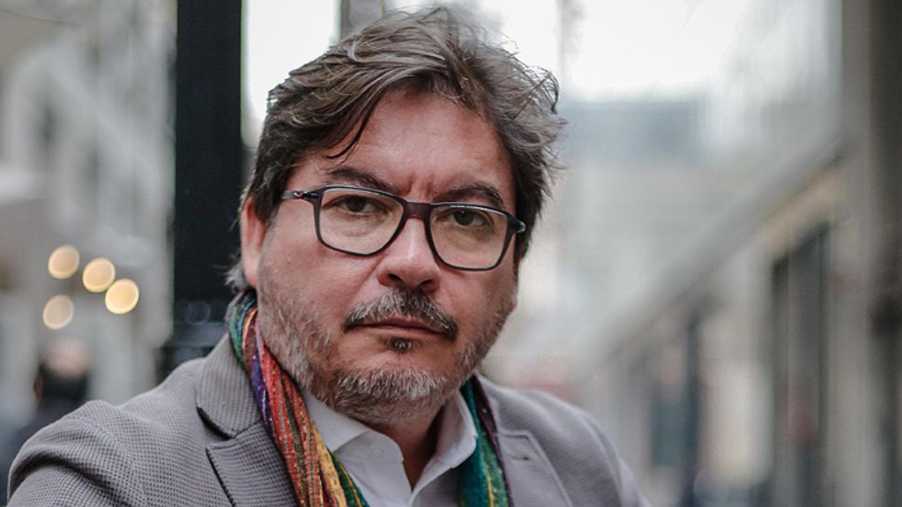 Exministro Marcos Barraza viaja fuera de Chile mientras estaba enfermo