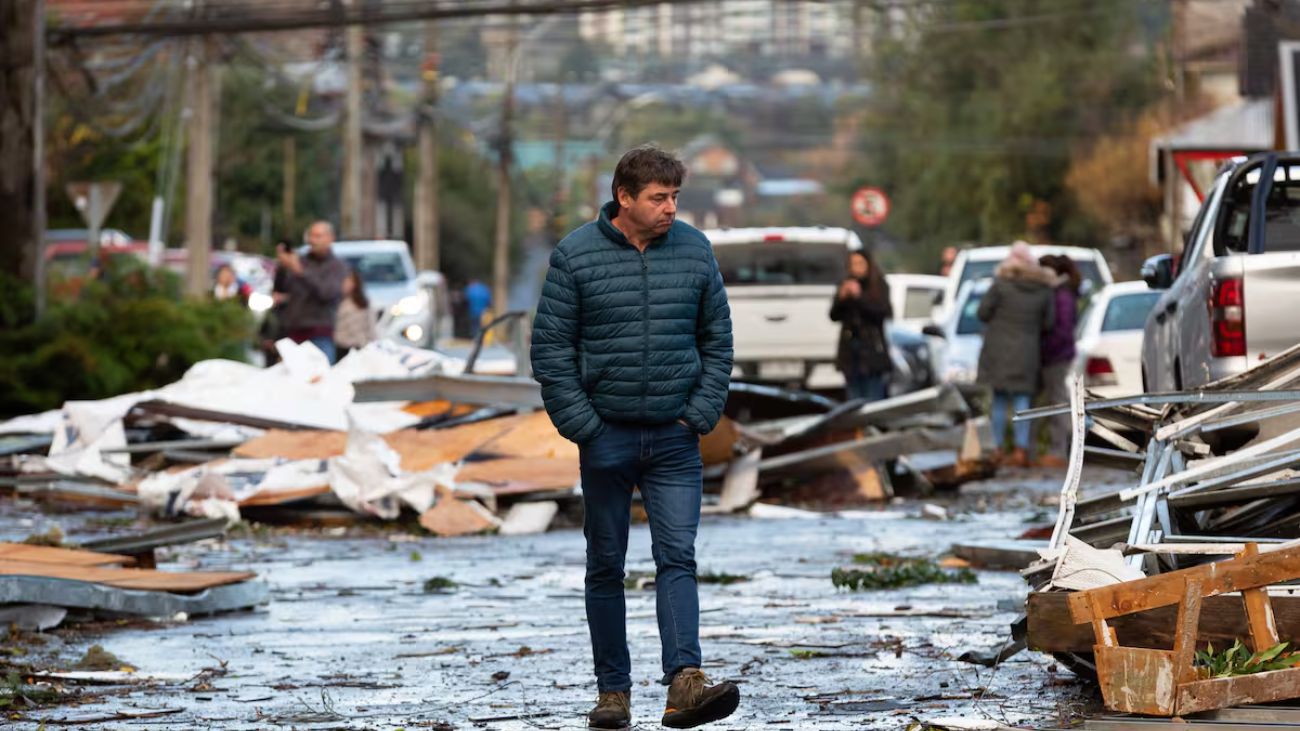 Inicio de aplicación de ficha FIBE para afectados por tornado en Puerto Varas Inicio de aplicación de ficha FIBE para afectados por tornado en Puerto Varas