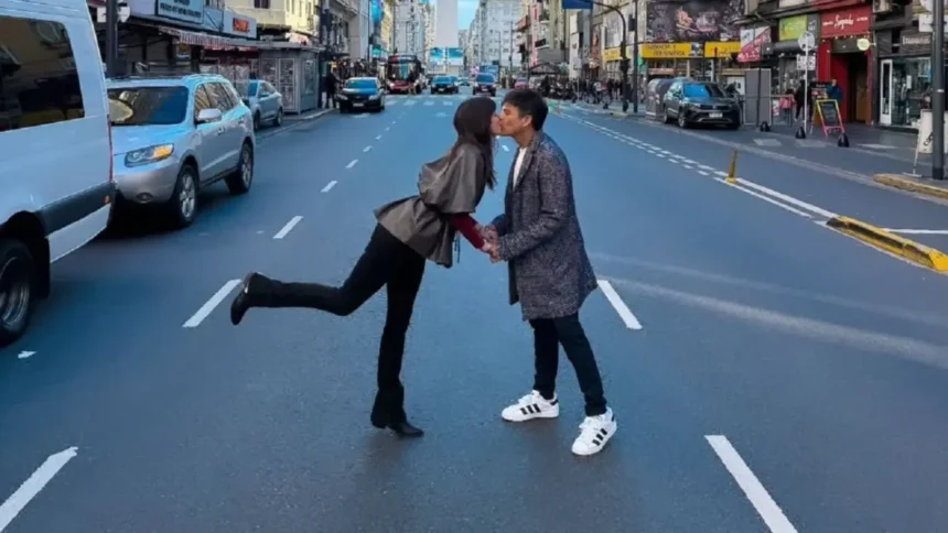 Américo y Yamila Reyna comparten romántico beso en Buenos Aires