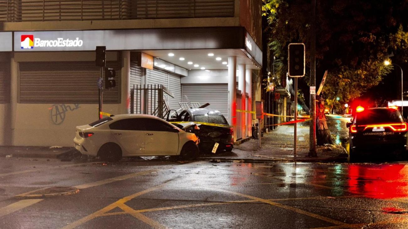 Chocan y huyen: Detenidos en Santiago tras incidente nocturno Chocan y huyen: Detenidos en Santiago tras incidente nocturno