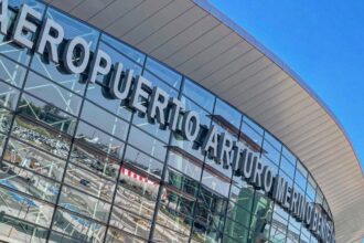 Aviso de bomba en aeropuerto de Santiago desencadena operativo de emergencia