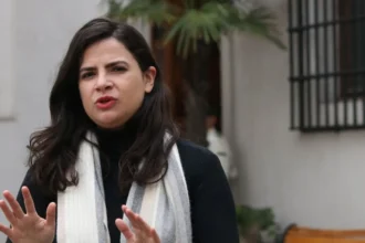 Ministra defiende despenalización del aborto: proyecto se presenta esta semana