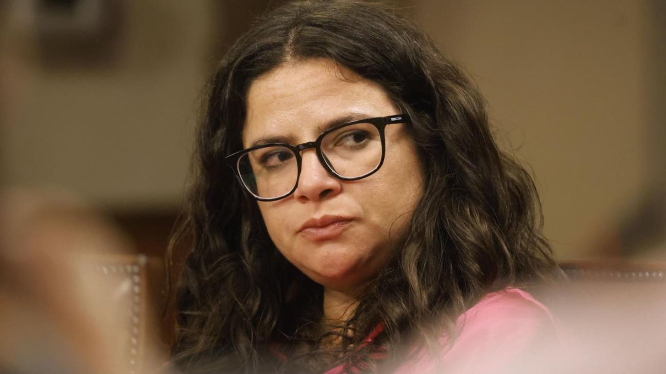 Ministra Orellana critica visita de exsubsecretario a páginas de escorts Ministra Orellana critica visita de exsubsecretario a páginas de escorts