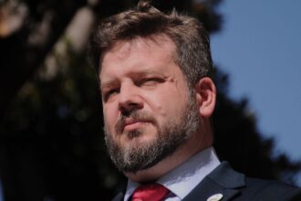 Candidato critica proyecto de aborto legal del presidente Boric en Chile