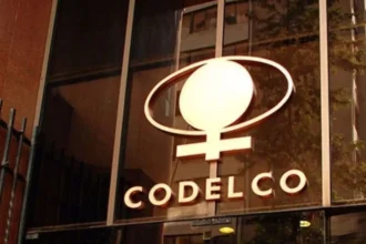 Licencias irregulares en Codelco y Bancos: Impacto en Empresas Públicas