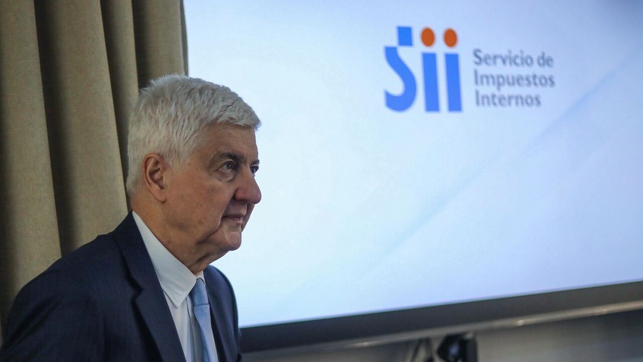 Director del SII revela irregularidades en licencias médicas: 700 organismos bajo la lupa Director del SII revela irregularidades en licencias médicas: 700 organismos bajo la lupa
