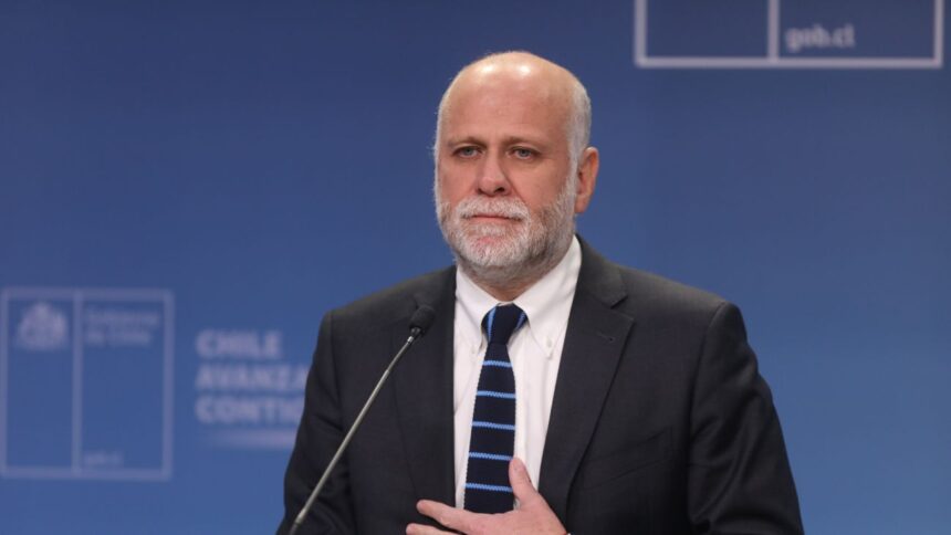 Ministro Elizalde aclara polémica sobre aportes a Club Italiano