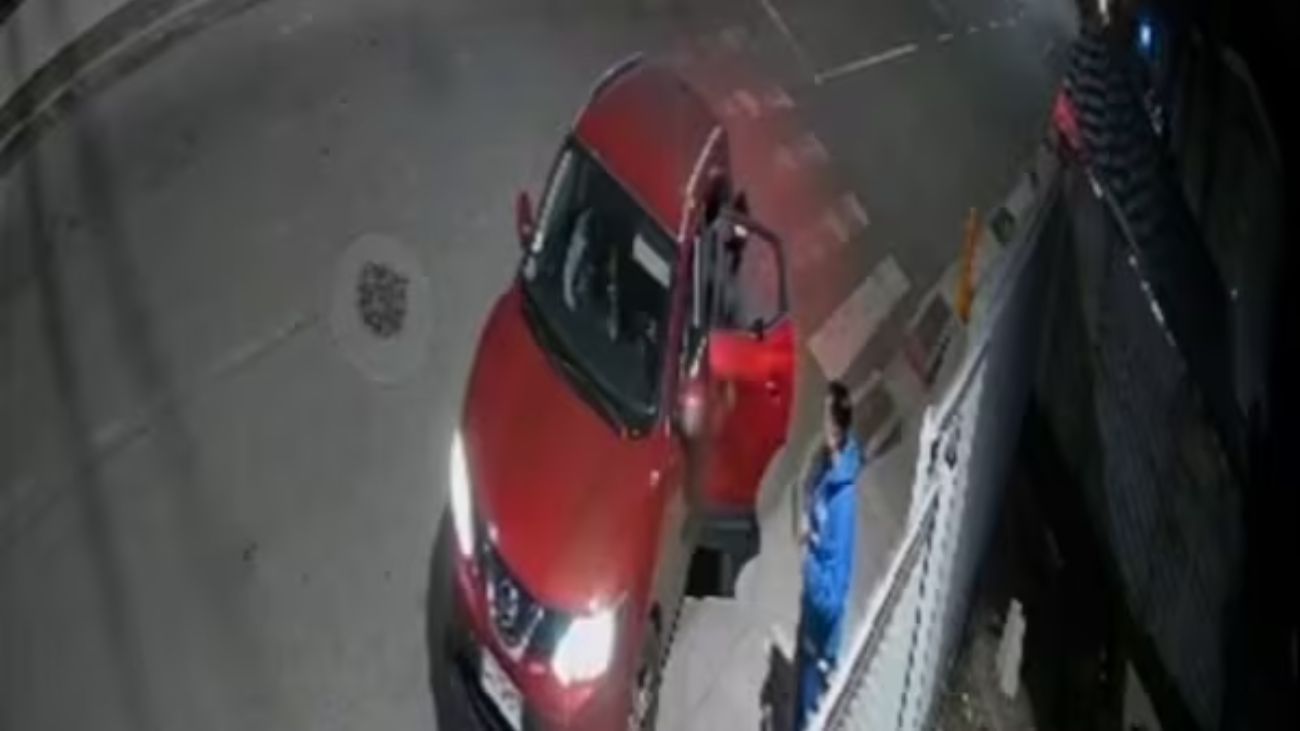Delincuentes asaltan en Puente Alto y felicitan a víctima sin pertenencias Delincuentes asaltan en Puente Alto y felicitan a víctima sin pertenencias