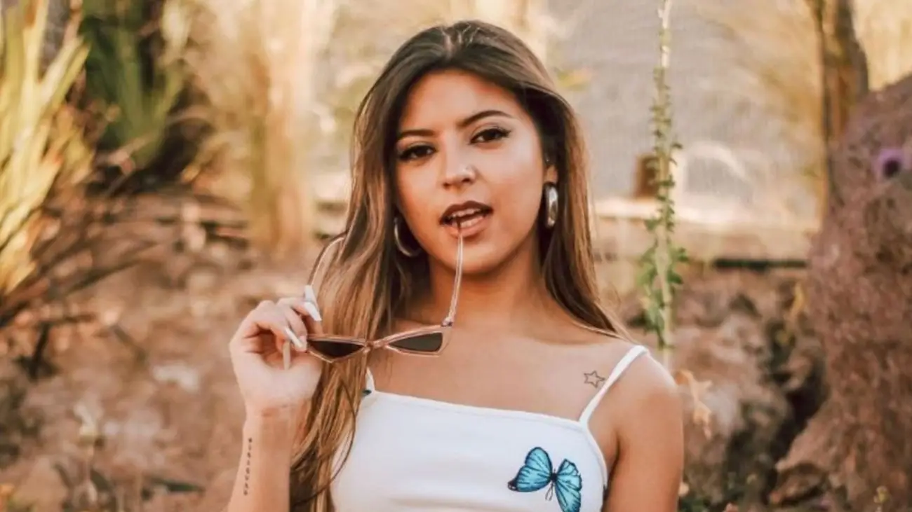 Ignacia Antonia olvida sus costosos AirPods Max en aeropuerto de Chile