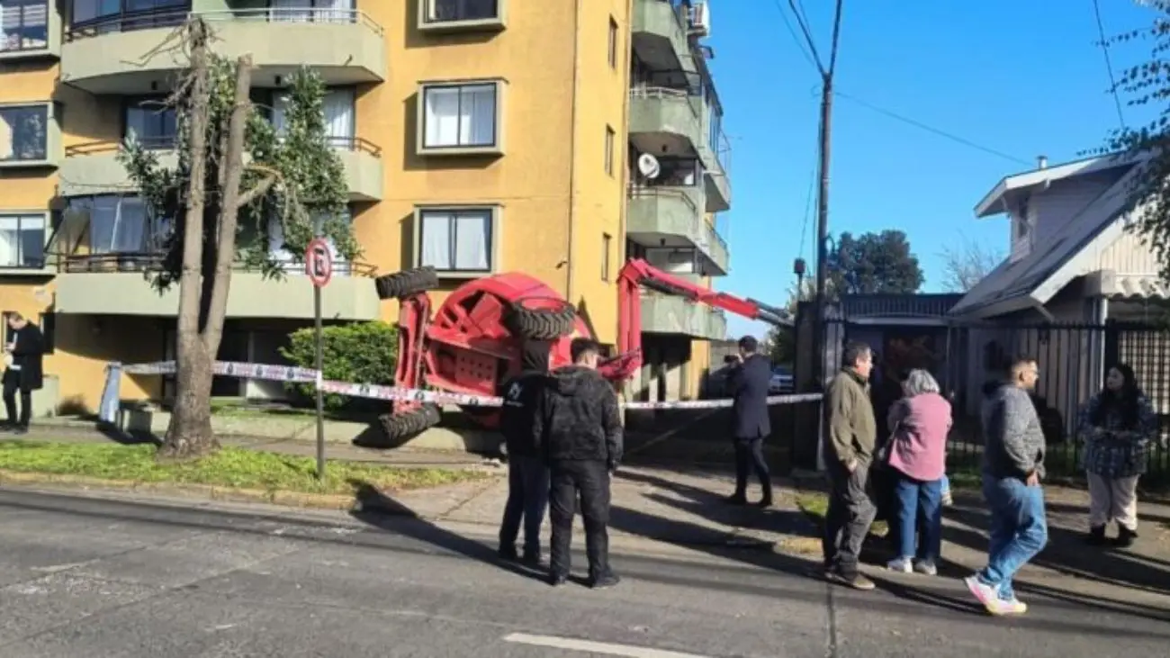 Dos heridos por caída de grúa en Temuco: investigan accidente grave