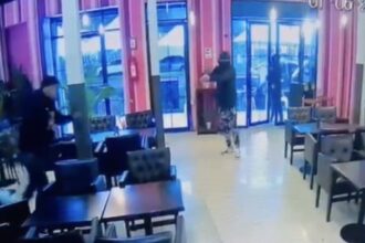 Balacera en Cosmopolitan Bar de Santiago: dos personas intimidadas por armados