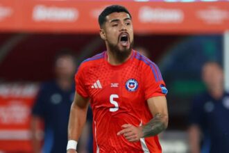 Posible baja de Paulo Díaz en choque clave de la Roja