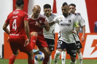 Colo Colo vence a Unión La Calera con gol de Vidal