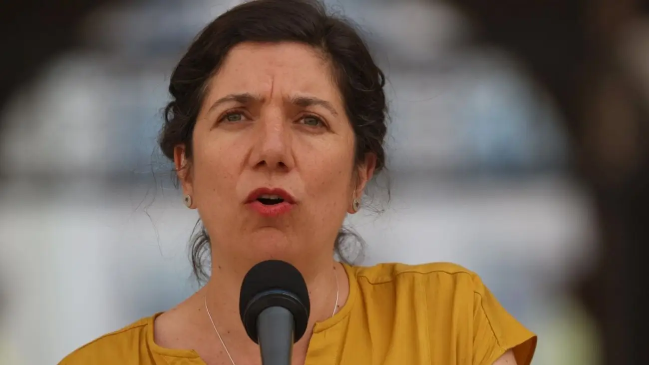 Ministra Aisén Etcheverry defiende resultados del Gobierno: ¡Cambio positivo! Ministra Aisén Etcheverry defiende resultados del Gobierno: ¡Cambio positivo!