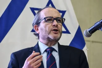 Embajador de Israel desacredita medidas de Gabriel Boric contra su país