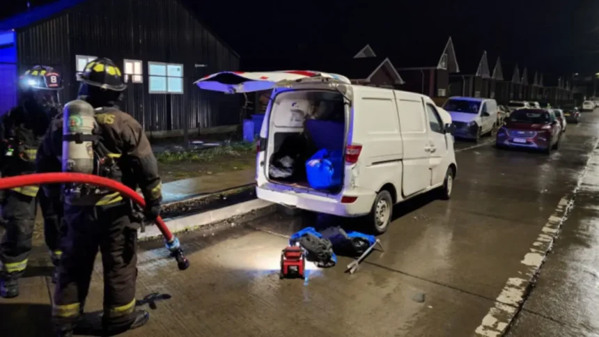 Explosión de furgón en Punta Arenas por encender un cigarrillo: conductor grave