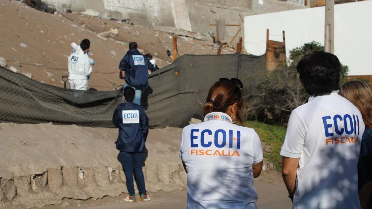 Hallan cadáver de mujer en terreno baldío en Iquique, Chile Hallan cadáver de mujer en terreno baldío en Iquique, Chile