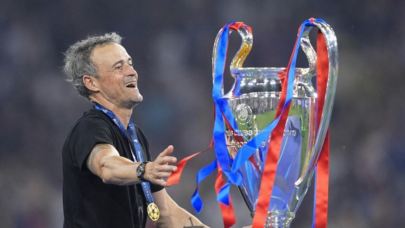 Emotivo homenaje del PSG a Luis Enrique en la UEFA Champions League Emotivo homenaje del PSG a Luis Enrique en la UEFA Champions League