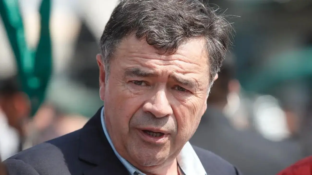 Ministro de Agricultura defiende compra en feria libre de forma viral
