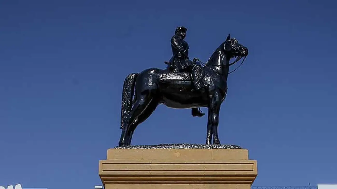 El regreso de la estatua de Baquedano: historia y convivencia restablecidas El regreso de la estatua de Baquedano: historia y convivencia restablecidas