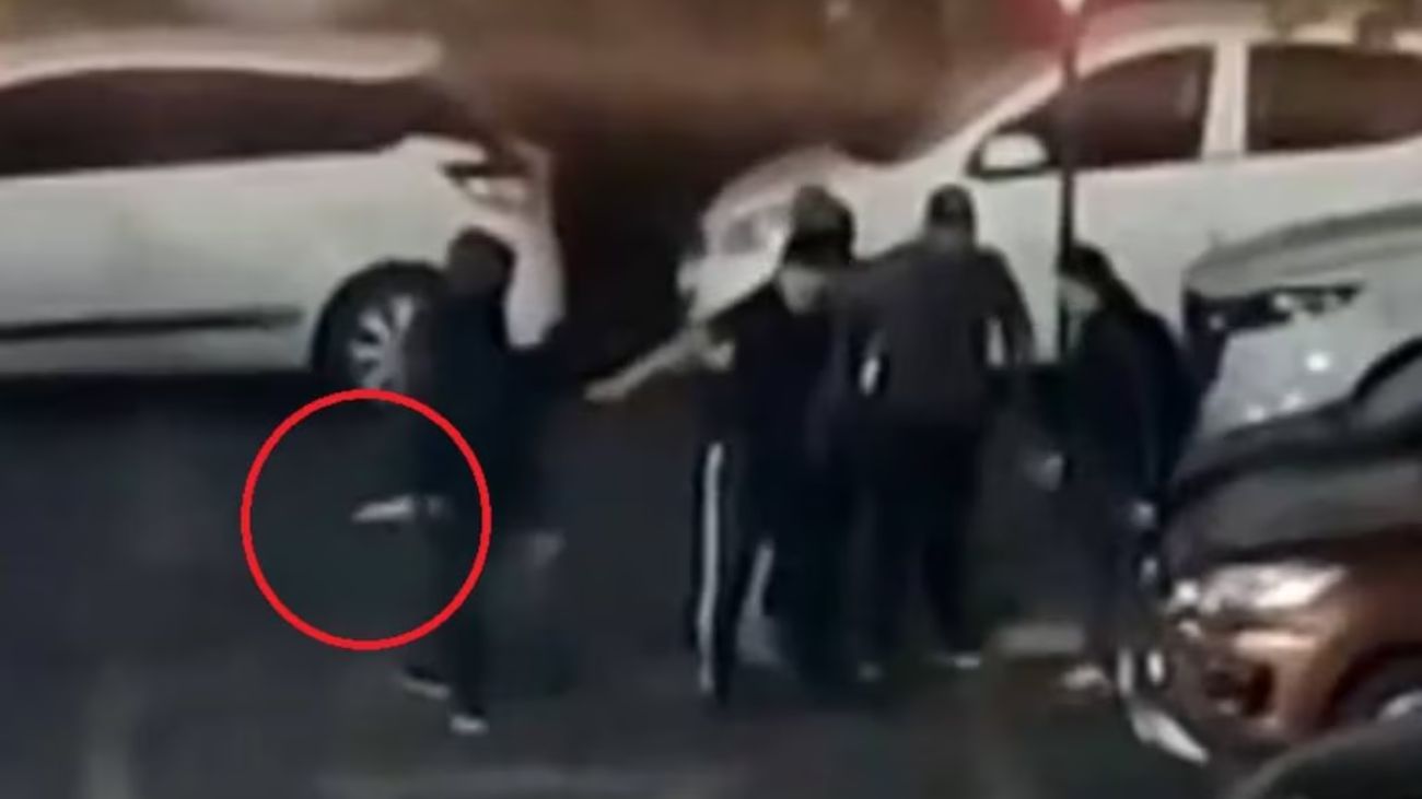 Hombre atacado por grupo armado en estacionamiento de Huechuraba: captado en video
