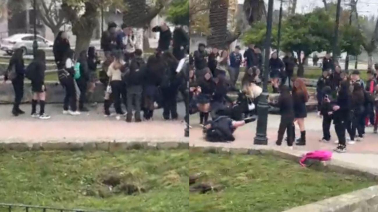 Riña escolar en Plaza de Armas de Lota: jóvenes detenidas Riña escolar en Plaza de Armas de Lota: jóvenes detenidas