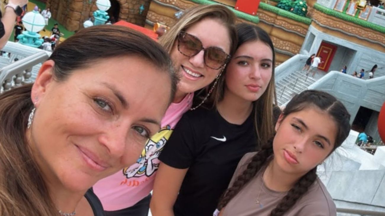 Paula Pavic disfruta en Universal Studios con sus hijas en mundo Nintendo Paula Pavic disfruta en Universal Studios con sus hijas en mundo Nintendo
