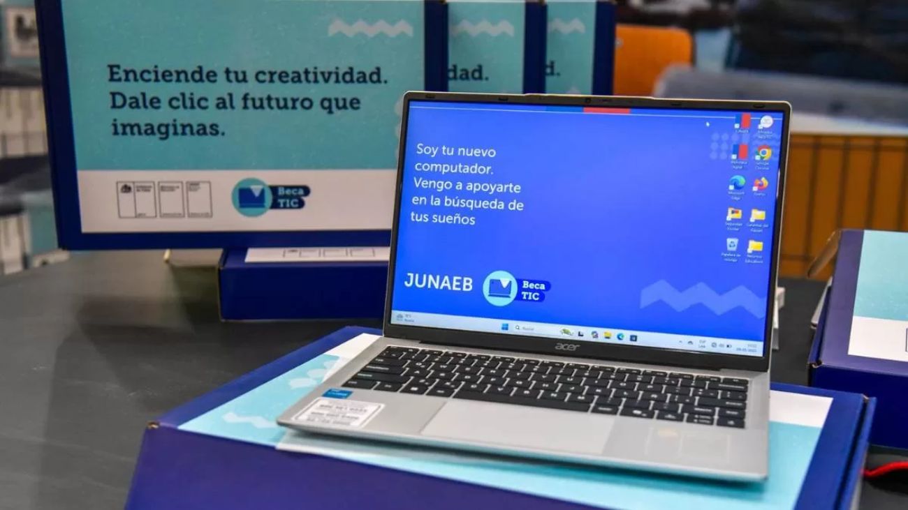 Comienzan entregas de Becas TIC: 124 mil estudiantes recibirán notebooks Acer