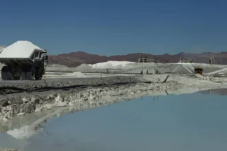 Debate sobre explotación de litio en Salar de Atacama divide opiniones