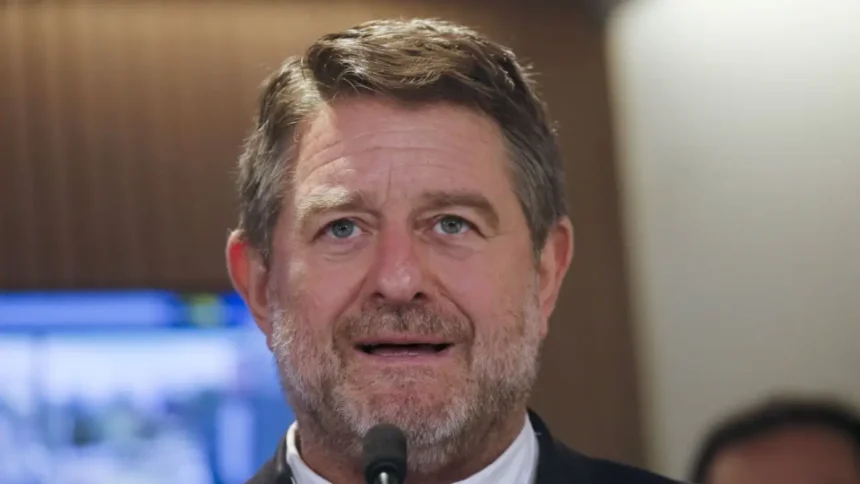 Claudio Orrego presenta recurso por auditoría en GORE Metropolitano