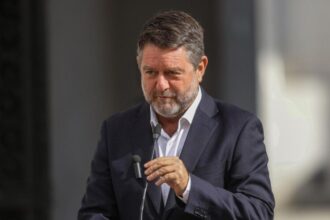 Fiscalía investiga a Claudio Orrego por presuntas irregularidades en campaña