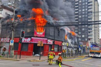 Incendio causa destrozos en Temuco y pone en riesgo empleos