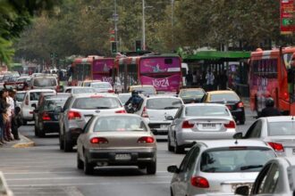 Restricción vehicular: ¿Qué autos no pueden circular este lunes en Santiago?