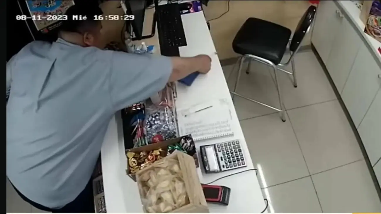 Detienen al "Guatón Ladrón": robaba celulares en locales comerciales Detienen al "Guatón Ladrón": robaba celulares en locales comerciales