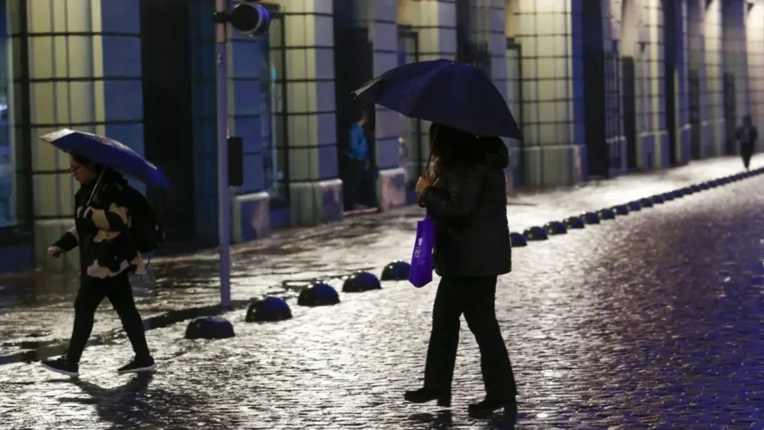 Alerta temprana ante lluvias y vientos en la Región Metropolitana