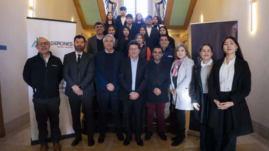 Entregan Beca Caserones 2025 a 12 jóvenes de Tierra Amarilla ampliando a 24 en 2028