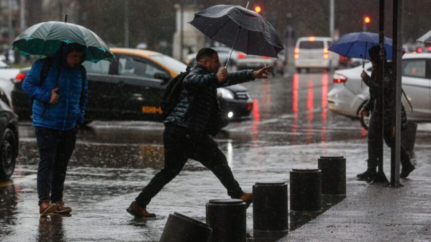 Lluvias y vientos fuertes en Chile: pronóstico para este jueves 12