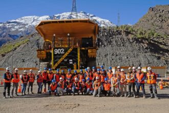 Visita a Mina Rajo: Estudiantes conocen armado de camiones CAEX de Codelco Andina