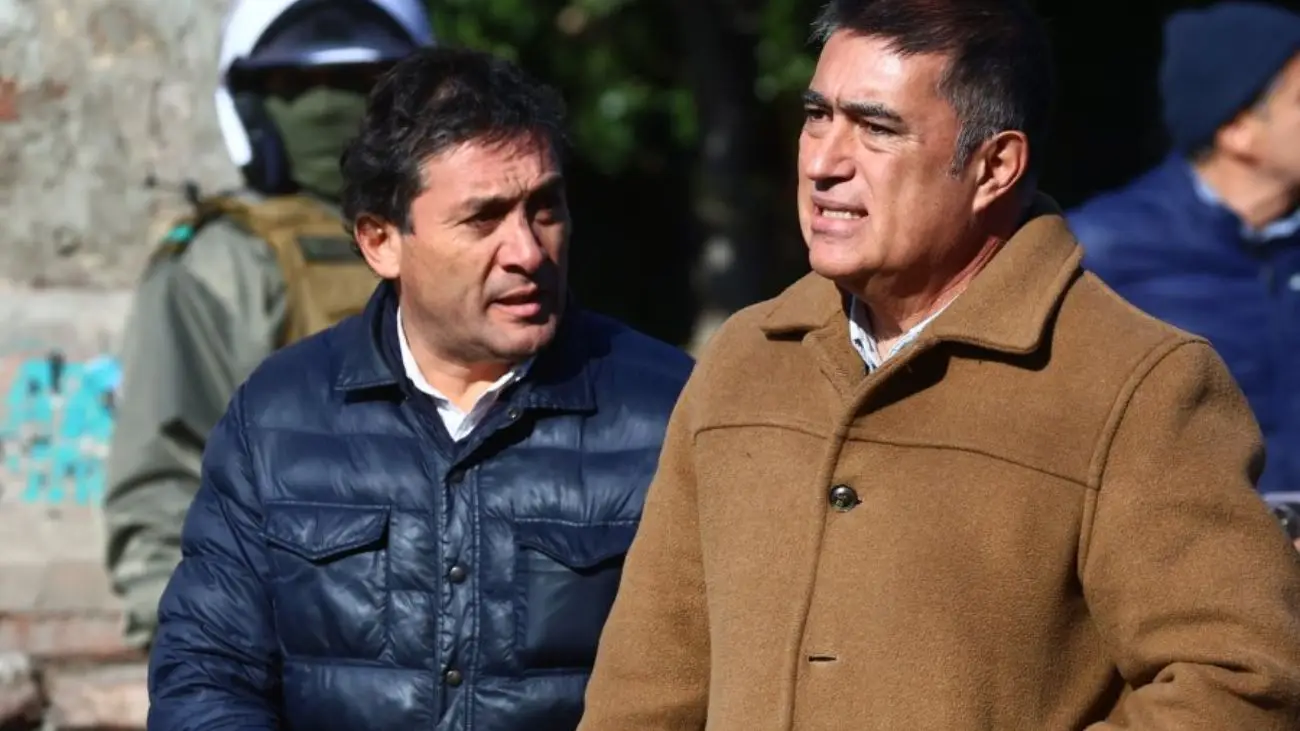 Rector del INBA agredido: lanzan piedras y botellas con bencina Rector del INBA agredido: lanzan piedras y botellas con bencina