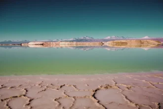 Acuerdo para producción de litio en el Salar de Atacama cuenta con 67% de aprobación según encuesta de Cadem