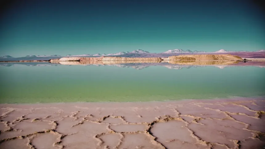 Acuerdo para producción de litio en el Salar de Atacama cuenta con 67% de aprobación según encuesta de Cadem