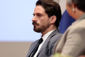 Polémica por spot de Gonzalo Winter en debate presidencial de primarias