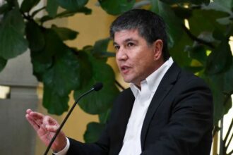 Manuel Monsalve intervenido de urgencia: bajo custodia de Carabineros